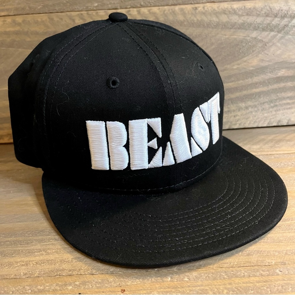 Iron Punisher Beast Embroidered Black & White Snapback Adjustable Cotton Cap EUC